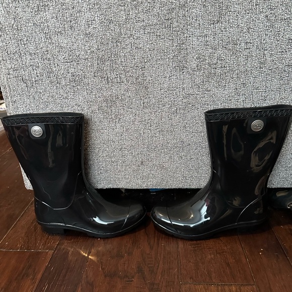 Ugg Rain Boots - Picture 6 of 9